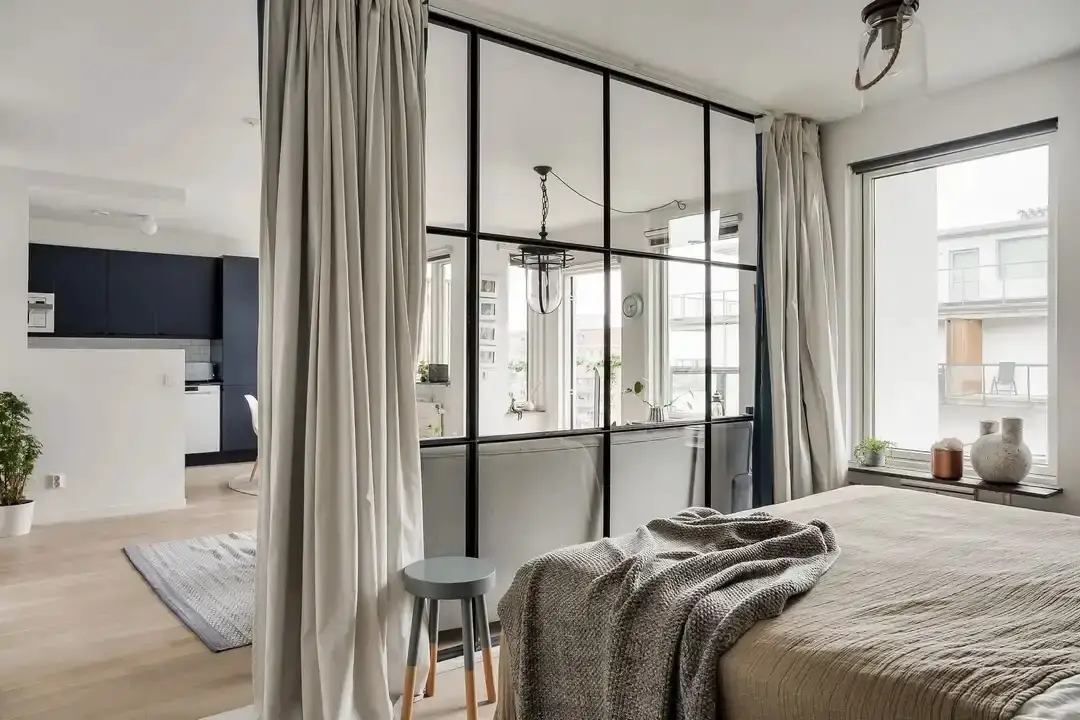 瑞典马尔默 54m2 公寓 | 玻璃卧室与温馨海景-2