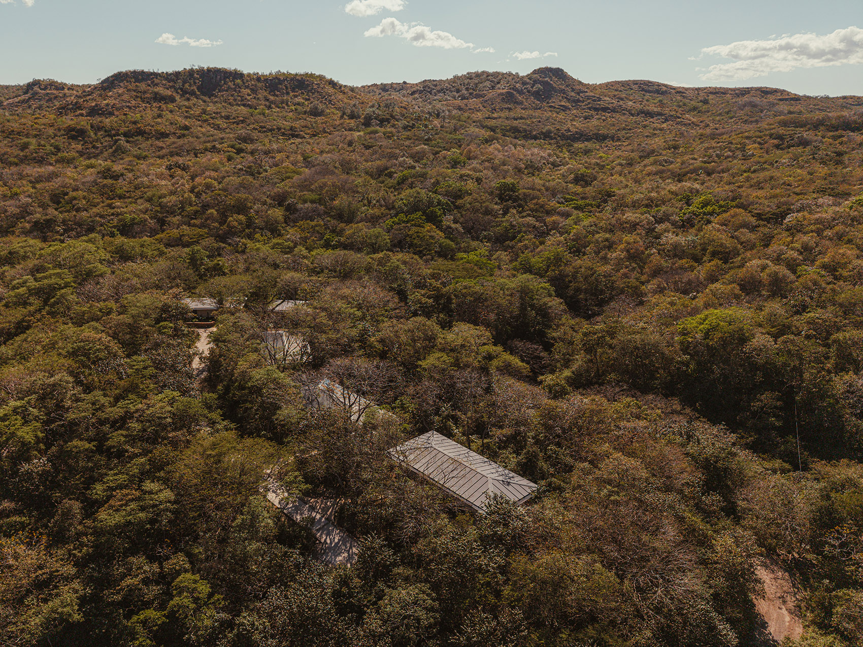 Rio Perdido西侧小屋丨哥斯达黎加丨Studio Saxe（建筑）,Dania Saragovia（室内）-10