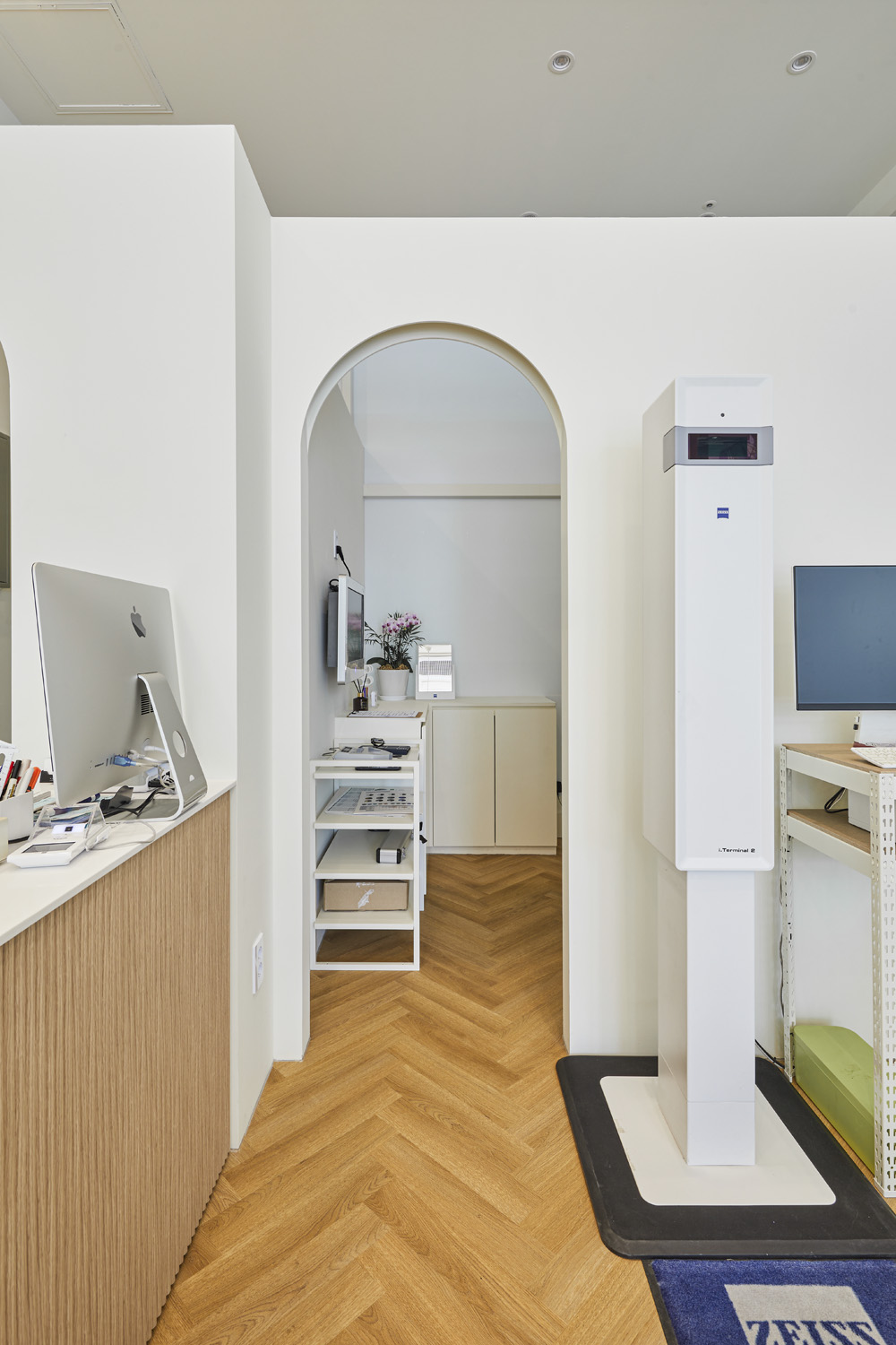 简约风格 14 坪眼镜店设计-11