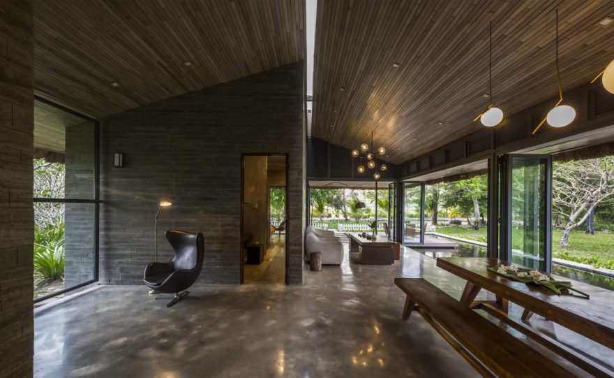 Am House · 越南带茅草屋顶的花园住宅-8