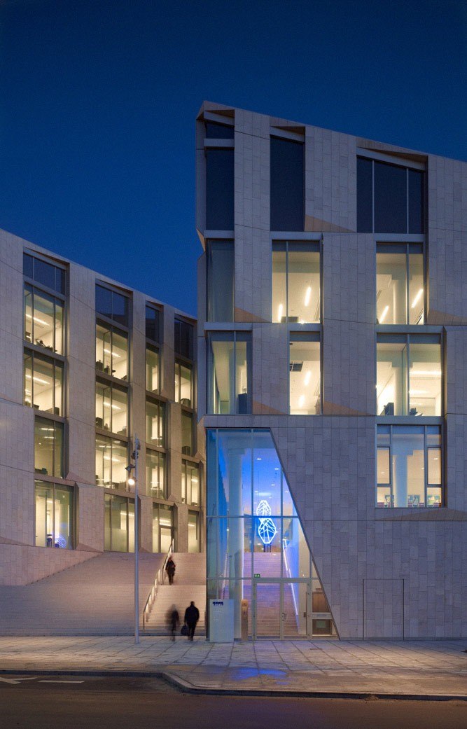 KPMG 总部大楼 | 现代、创新、环保的典范-2