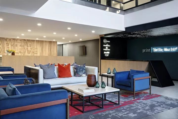 南非约翰内斯堡 Dynamic Technologies 办公室设计 | 活力四溢的多彩空间-6