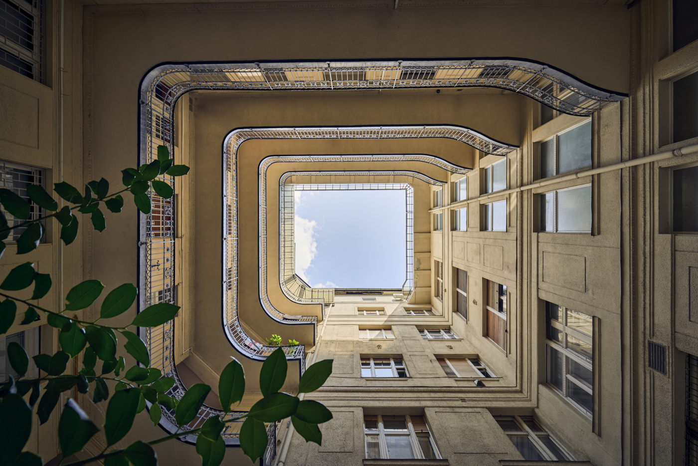 布达佩斯内部庭院 2 号丨HungaryBudapest-8