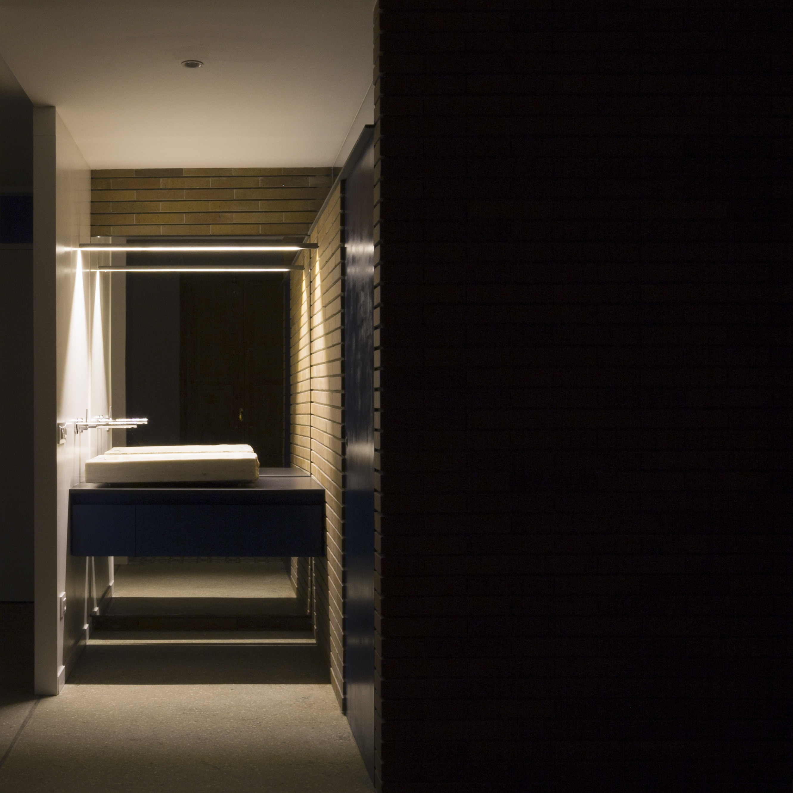 翻新公寓诠释“床与蓝色”的设计哲学-18