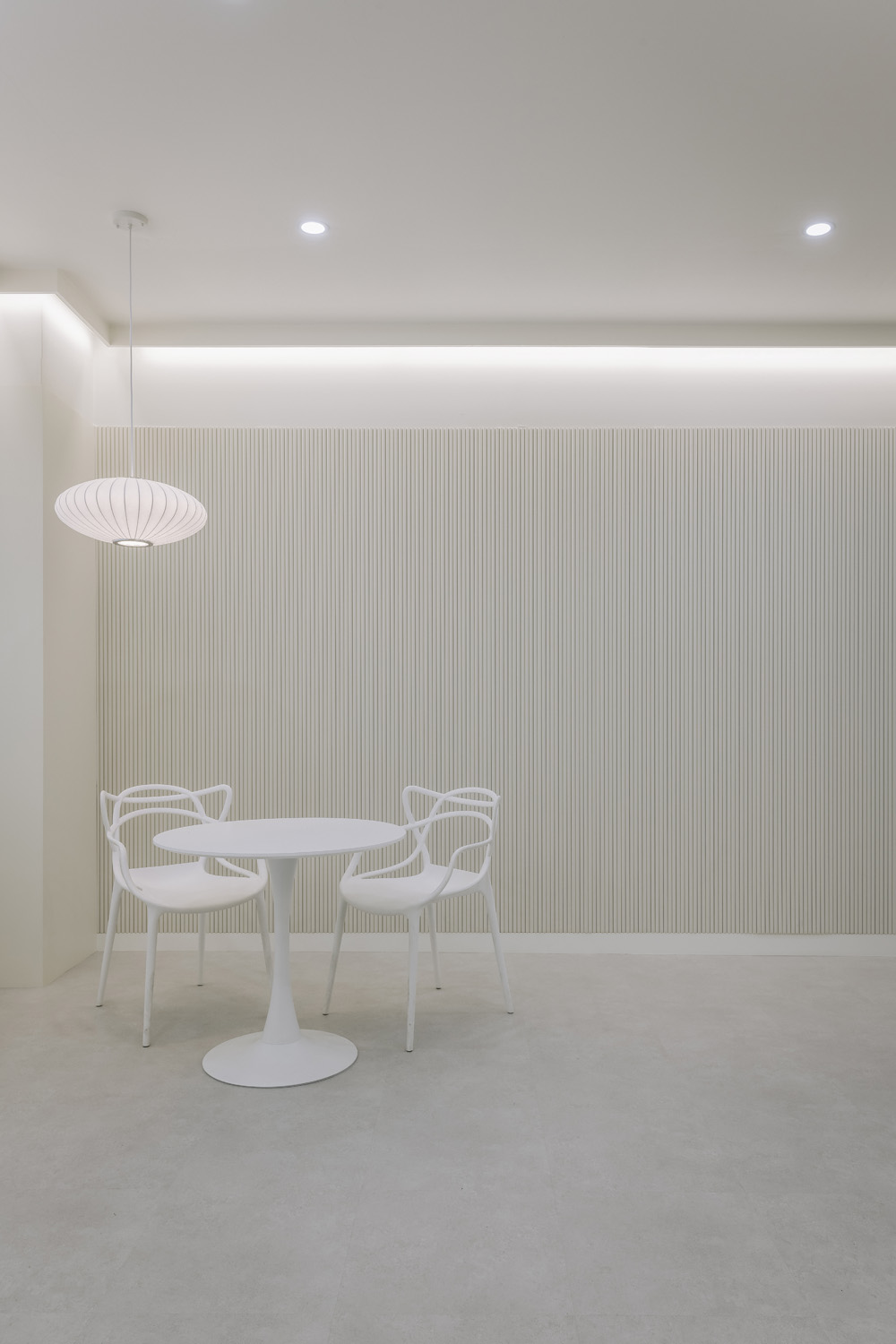 白色简约迷你办公室，60 平米的极致空间利用-15