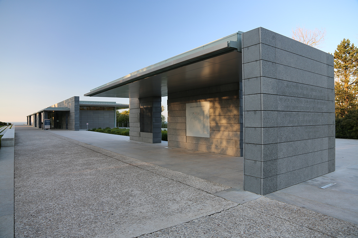 诺曼底美国公墓游客中心 Normandy American Cemetery Visitor Center by Michael Vergason-1