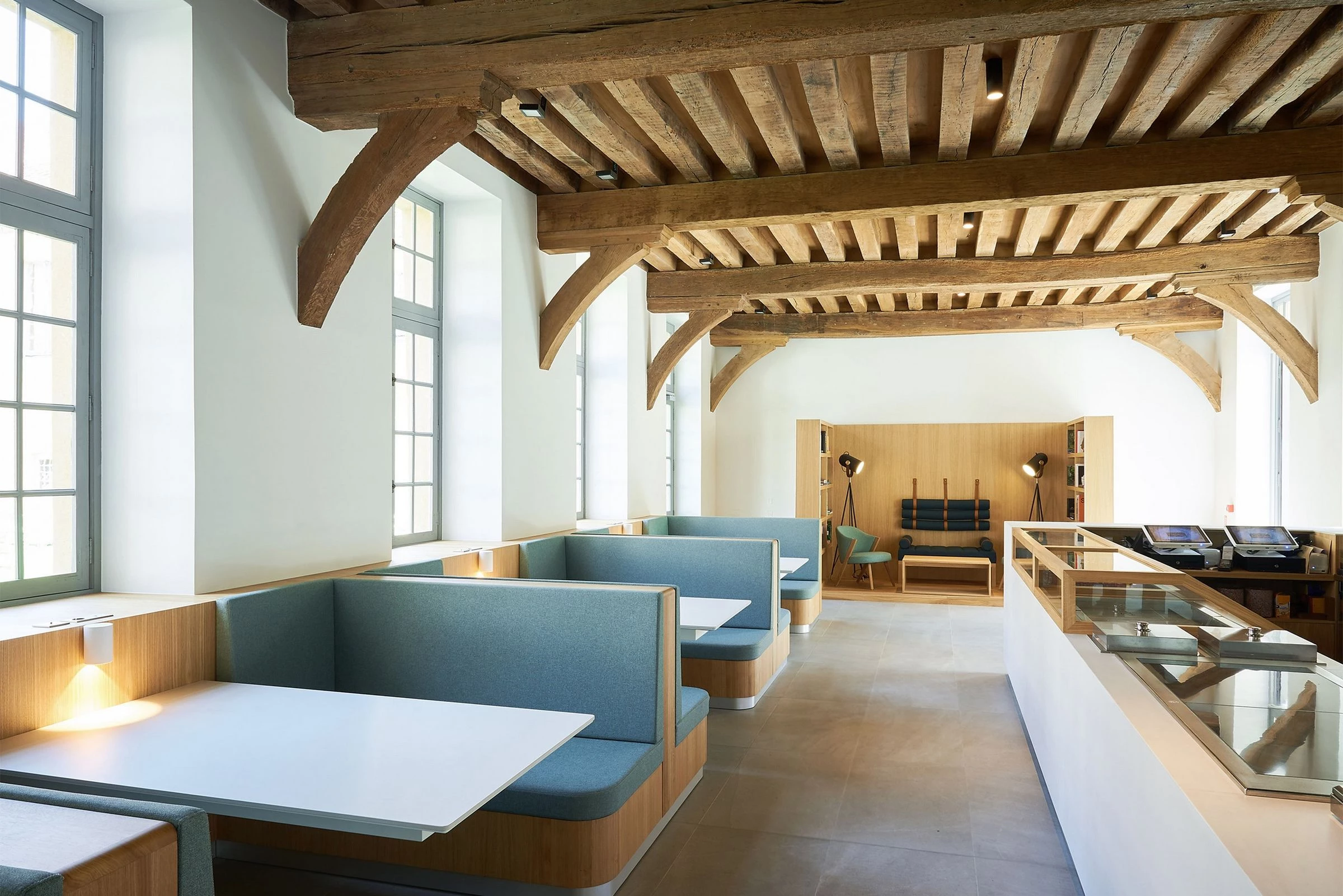 巴黎前医院中的灵动餐厅设计-19