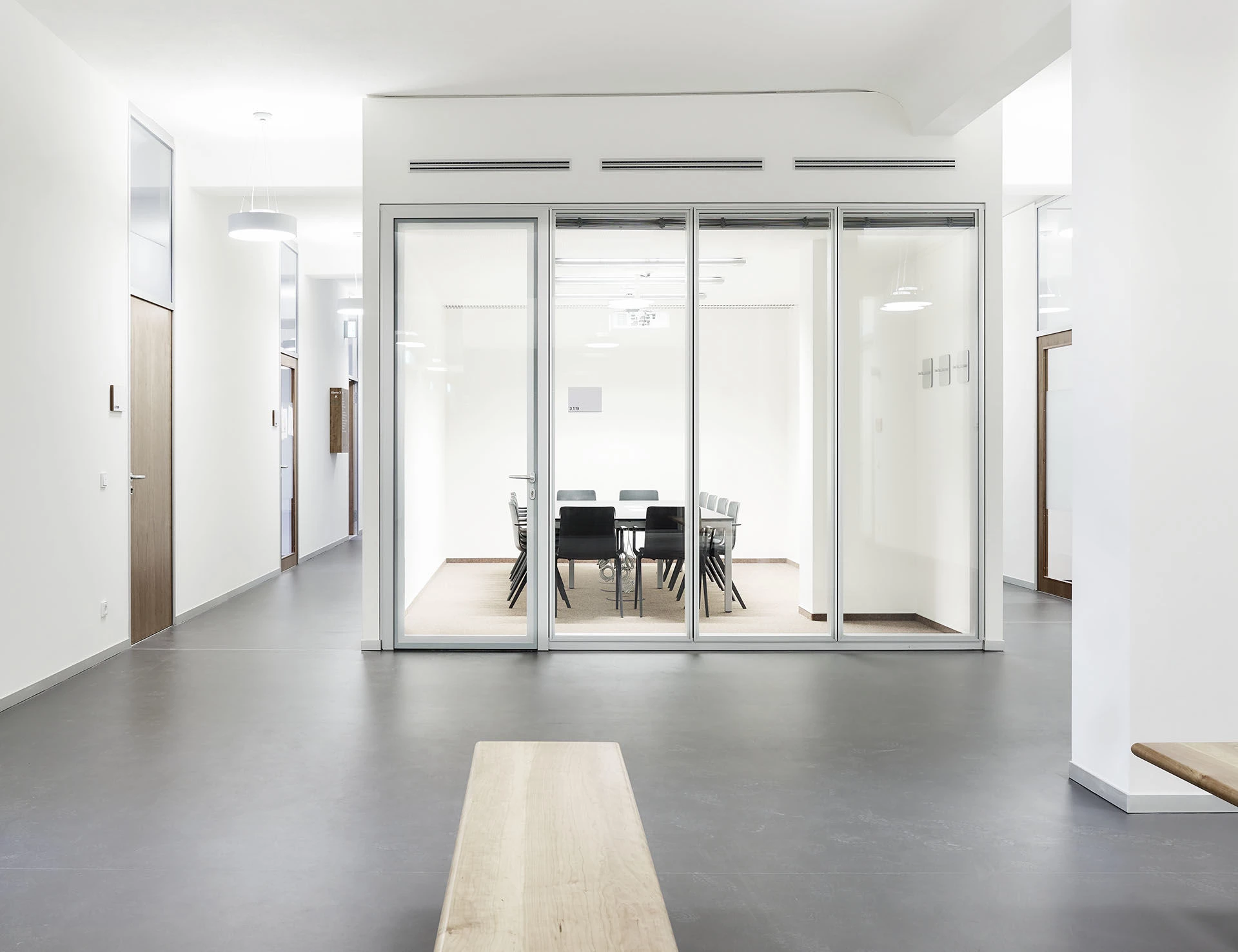 德国百年仓库变身现代办公空间-15