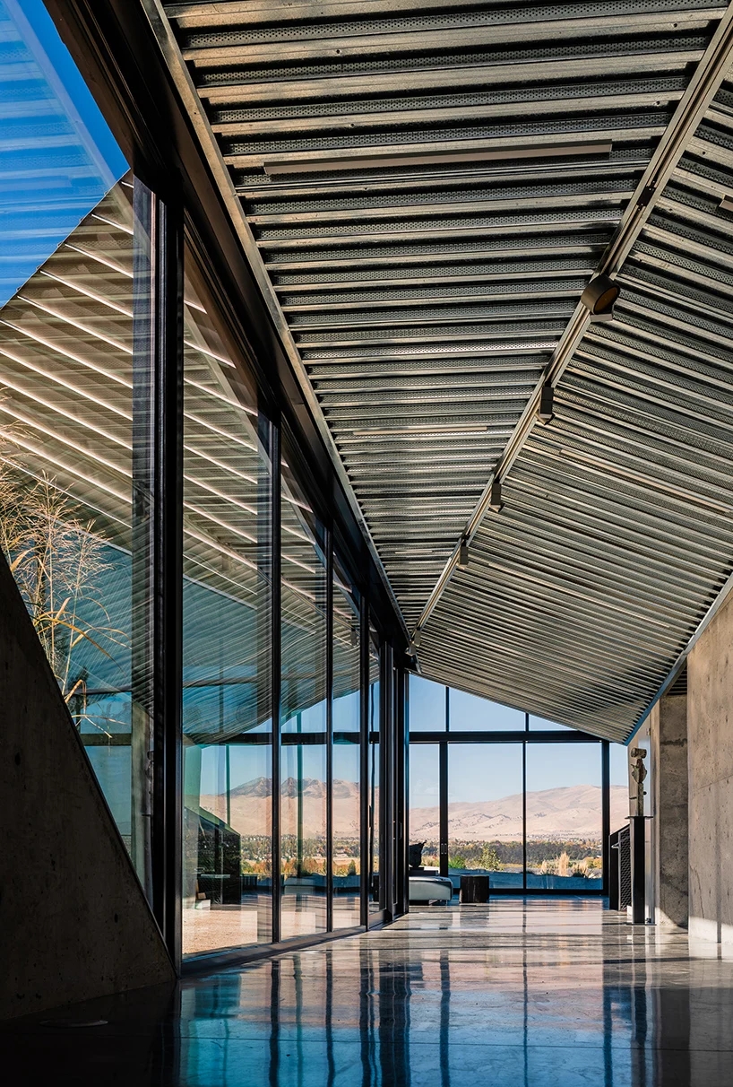 美国西部荒漠中的“变形器”住宅-20