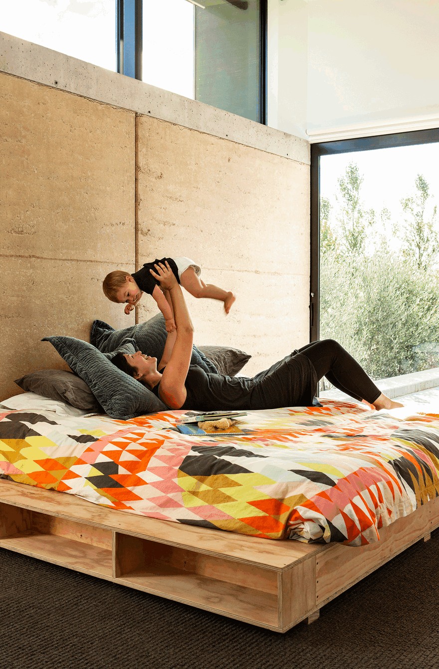Rammed Earth House Connected to the Mountainous Landscape of Cardrona Valley, New Zealand-16