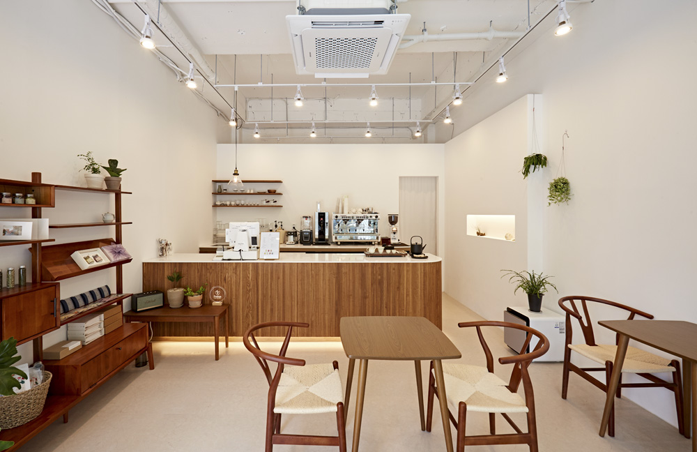 温馨 10 坪咖啡厅，打造舒适氛围-3