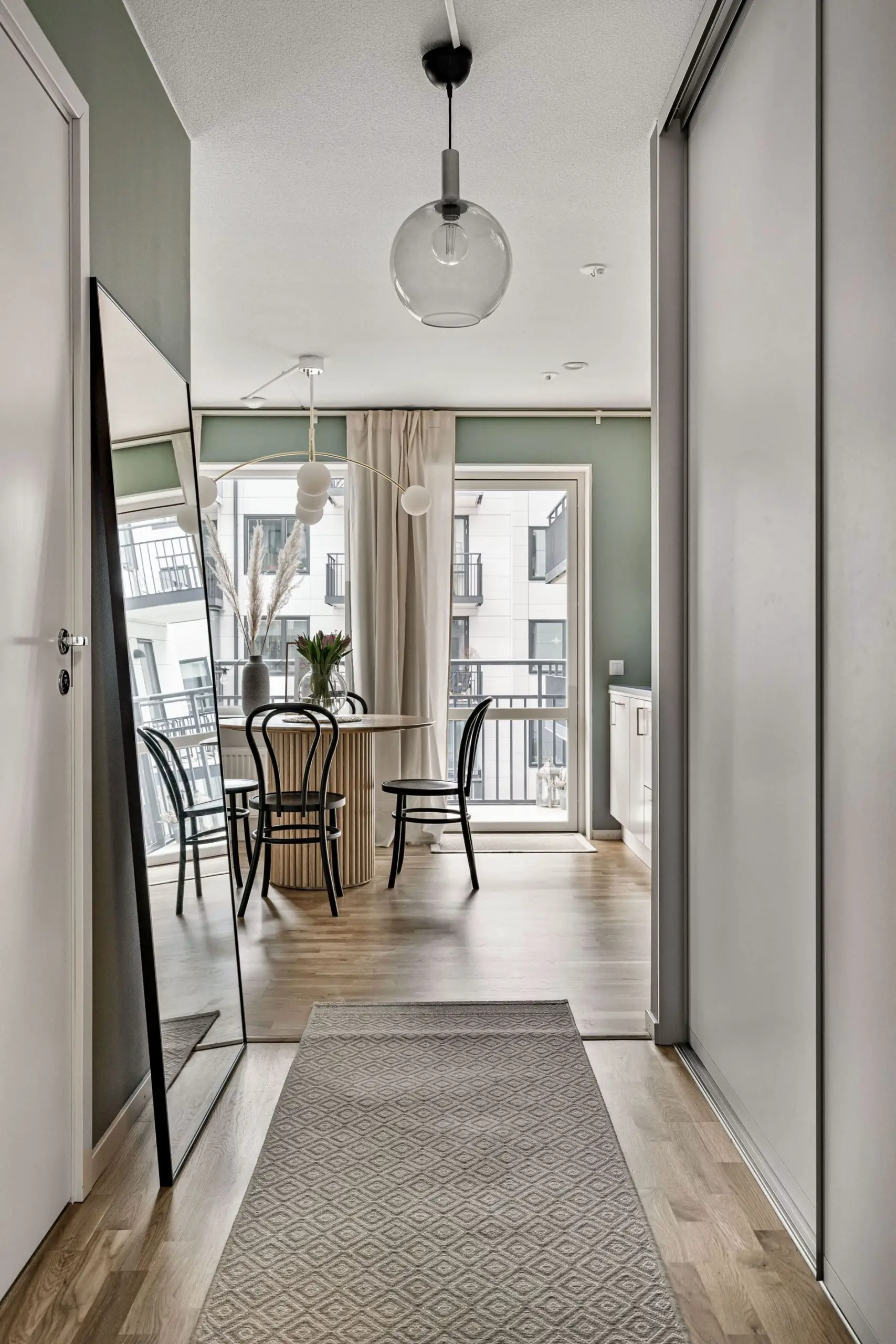 瑞典 34m2 现代工作室,绿意盎然,宽敞明亮-14