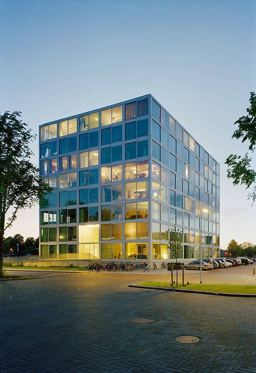 荷兰 Zwolle 市 Hiphouse 公寓楼——玻璃塔中央流通类型的社会住宅-11
