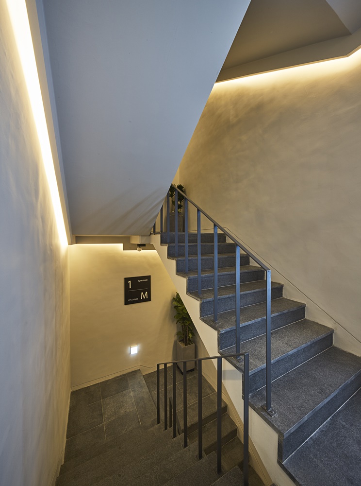 首尔家具街上的无窗展览中心-54