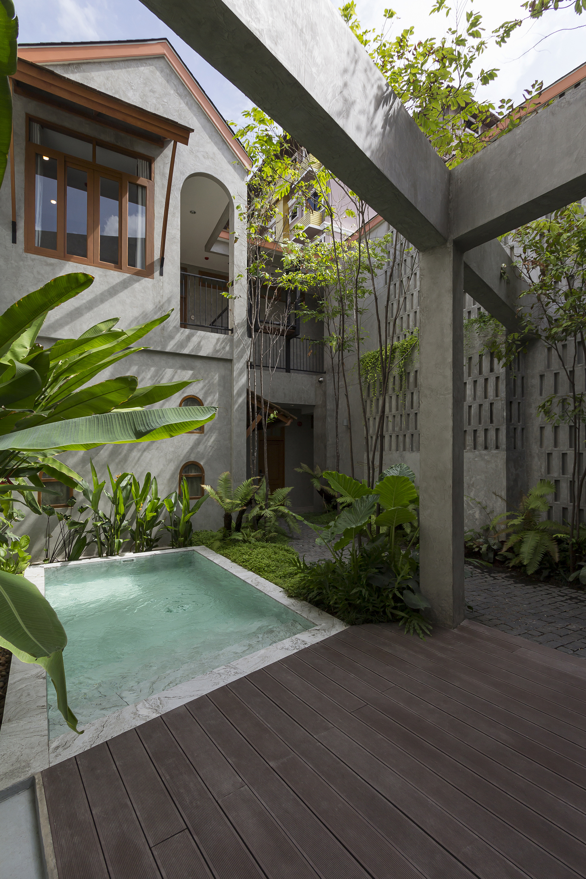 Hidden Garden Hostel / Full Scale Studio-9