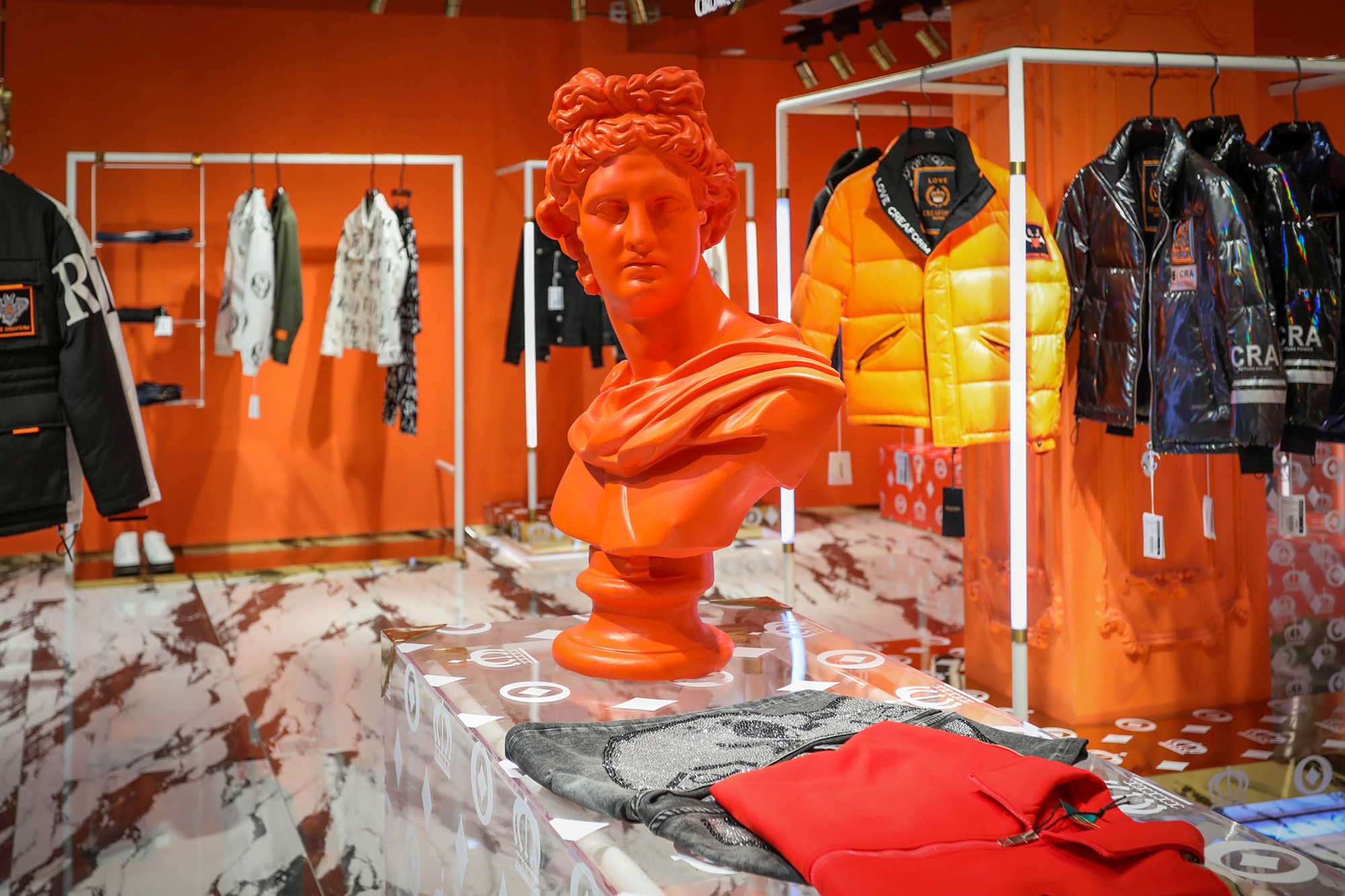 CROWN 男装潮牌空间快闪店形象设计丨中国广州丨YLD STUDIO-19