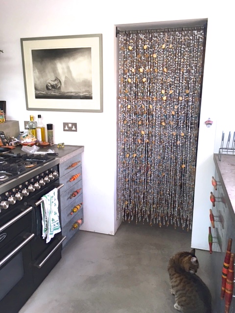 伦敦住宅银金椭圆淡彩水晶玻璃珠帘丨英国伦敦丨Memories of a Butterfly Shop-15