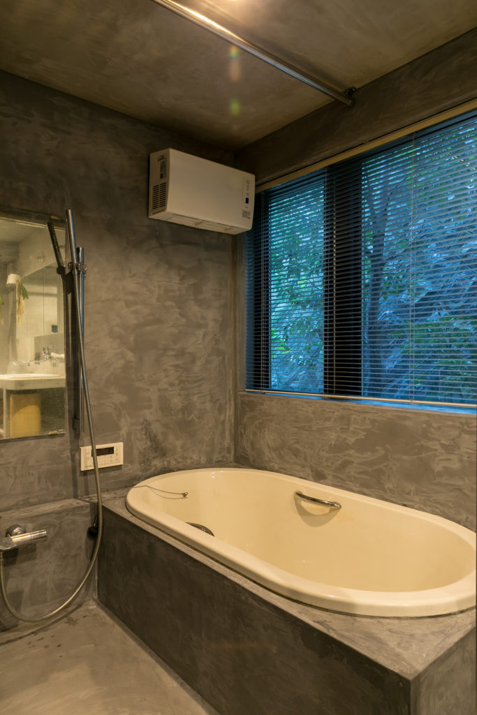 鎌倉の景観に溶け込む緑の中に静かに佇む和を再構築した黒い箱 | Architecture | 100%LiFE-4