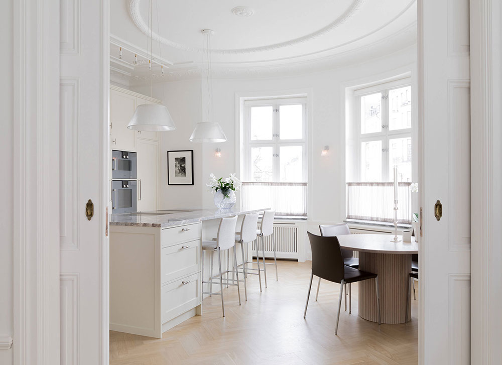 斯德哥尔摩优雅白色公寓,超大空间与精致装饰的完美结合-10