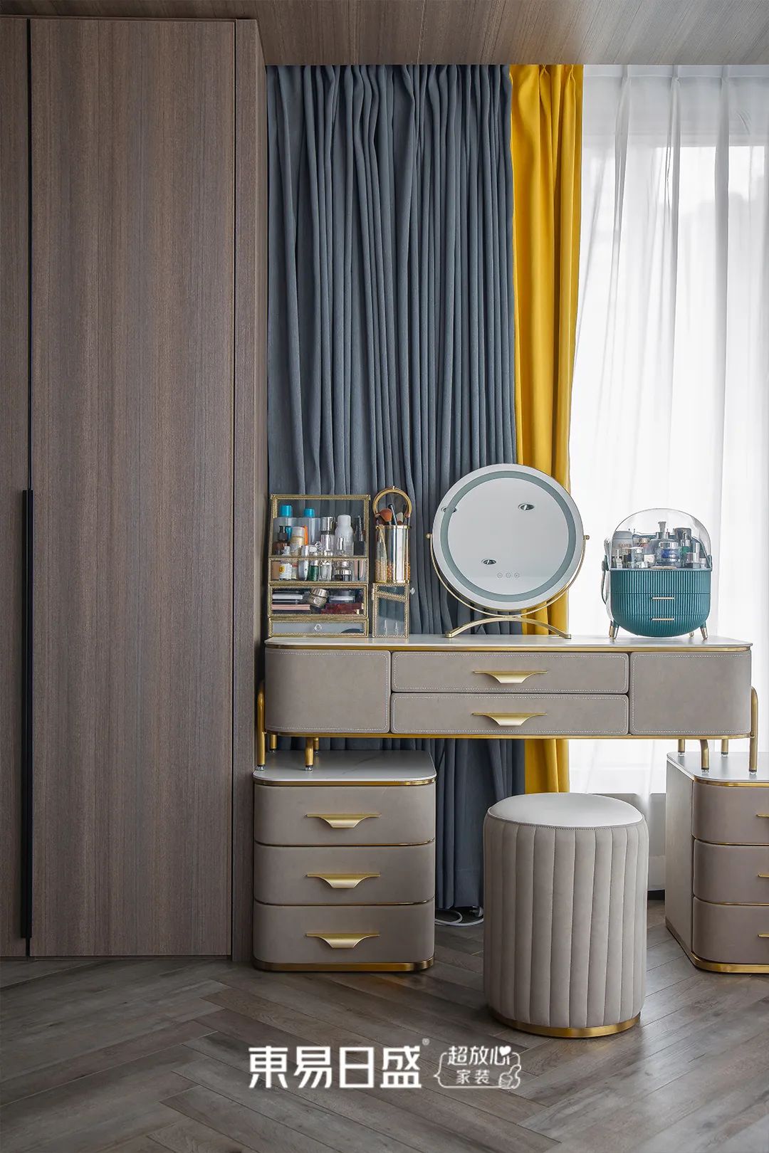 90后夫妻220㎡现代简约的家，三室变四室，被主卧圈粉了！-81