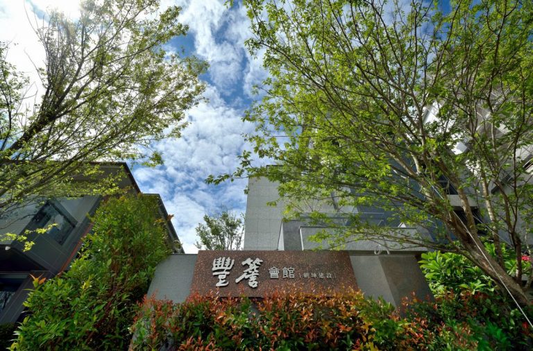 韓國「心深 Simsim Café 」：將島上火山熔岩、白淨沙灘與山丘綠草帶入空間 - WEHOUSE-12