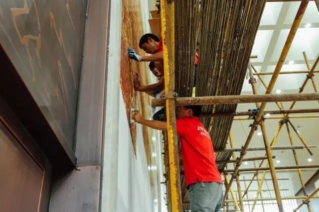 中央美院主持创作的大型石英马赛克壁画《黄河颂》昨日在延安大剧院落成-53