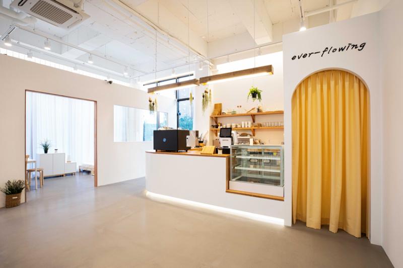 极简 25 坪咖啡厅，打造温馨 white tone 空间-8