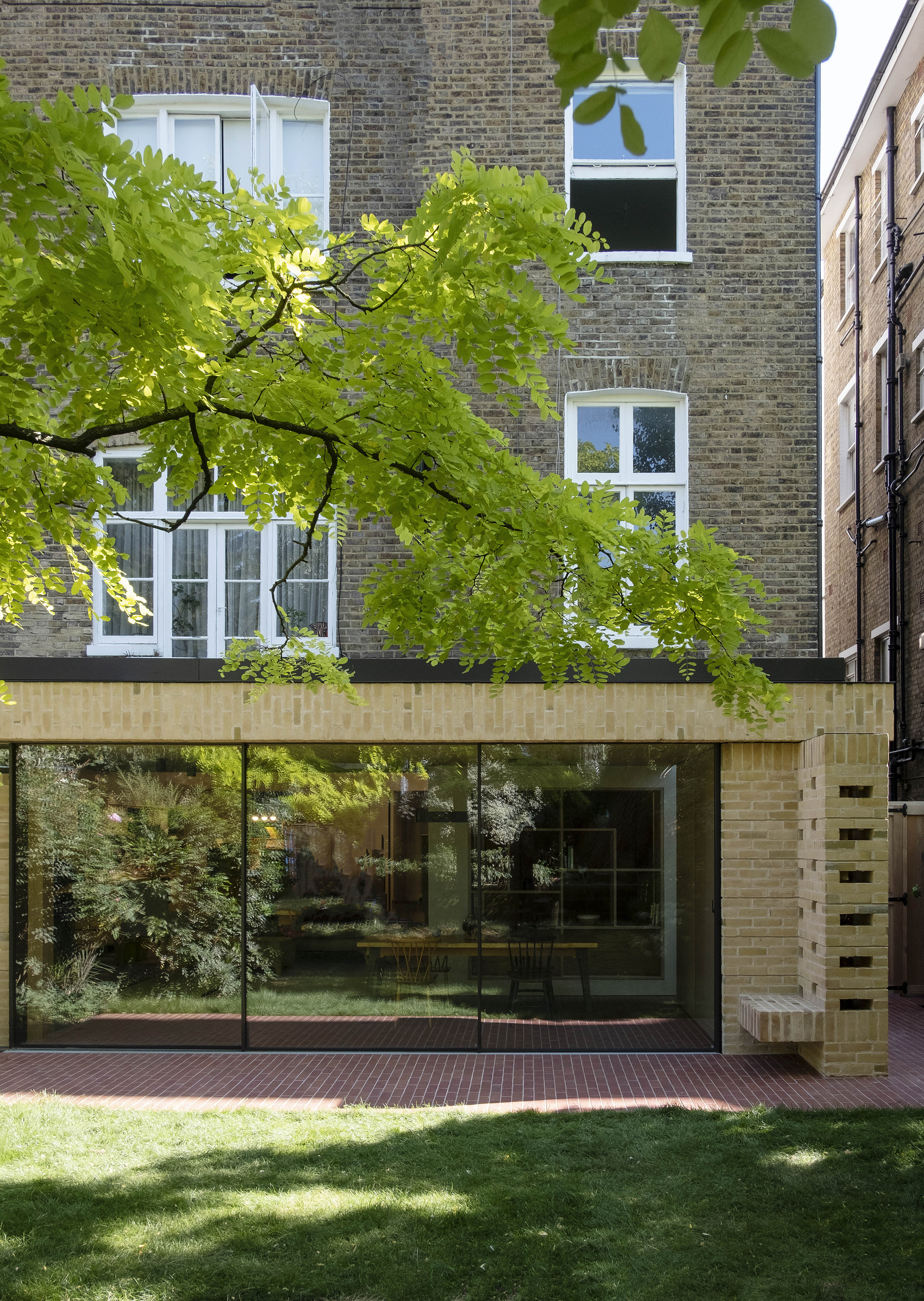 伦敦绿意盎然公寓扩建，红砖绿意打造室内外一体化生活-24