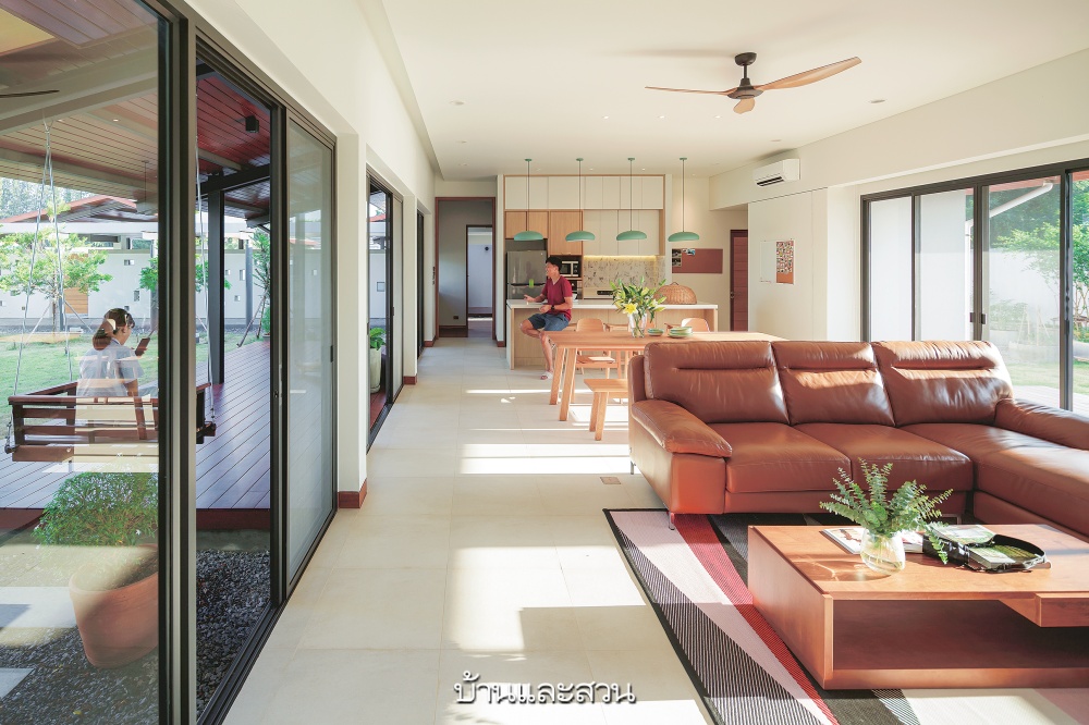 แบบบ้านโมเดิร์น FESTUS HOUSE เฉลิมฉลองความสุขผ่านสวนกลางบ้าน-15