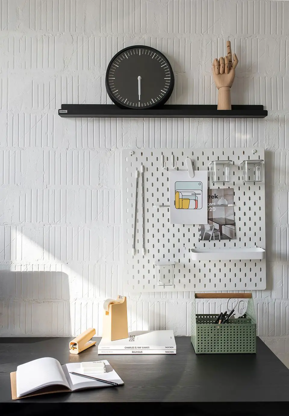 基辅 69 平米黑白绿时尚公寓设计-10