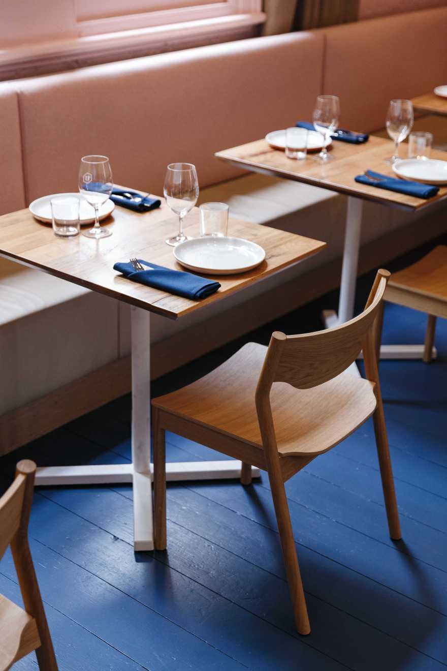 一级空间 | 明亮粉蓝的餐厅设计-7