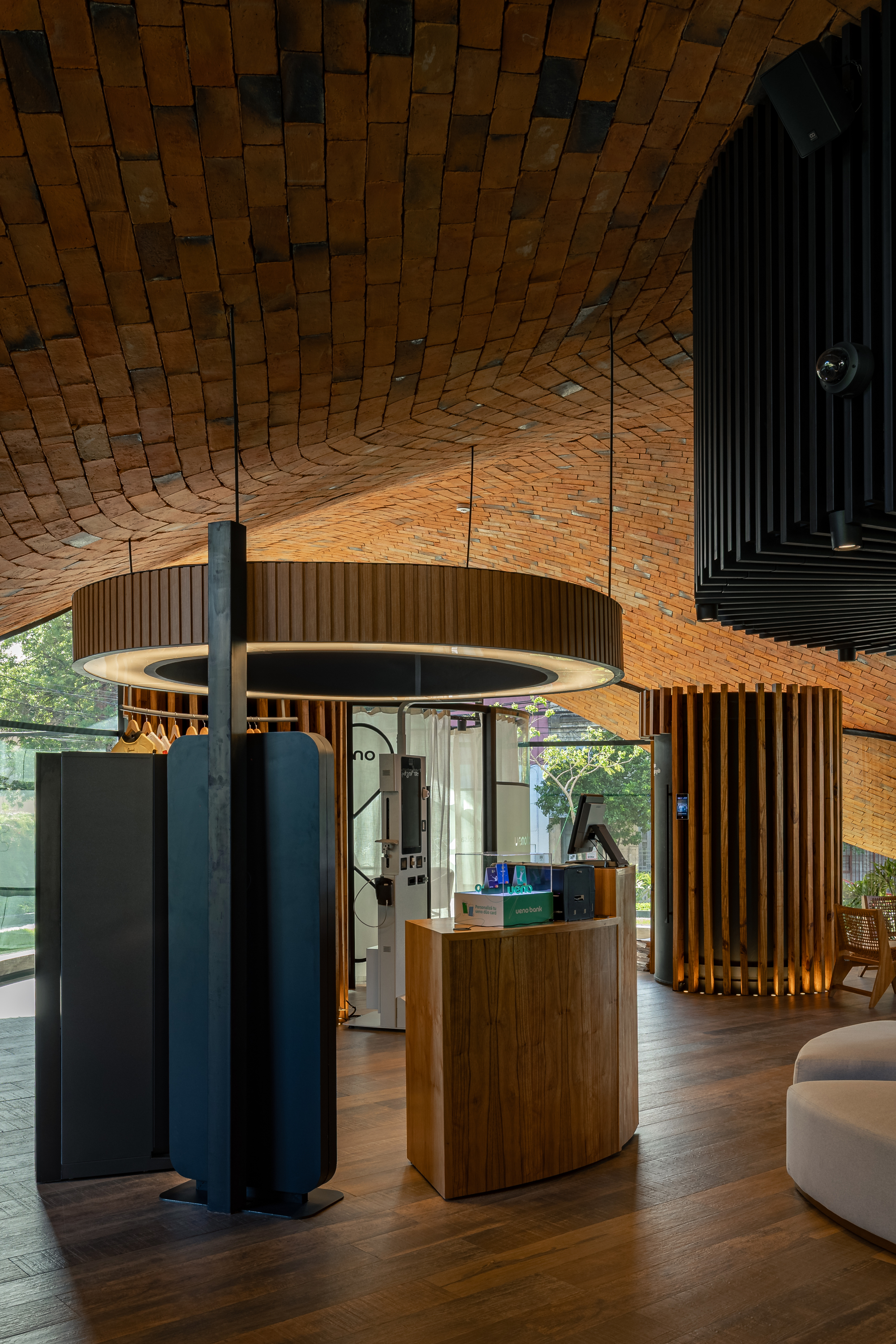 阿米巴分公司（注：Ameba常见指阿米巴，Branch有分公司、分支机构之意，结合常见语境如此翻译） 丨巴拉圭丨BAUEN-36