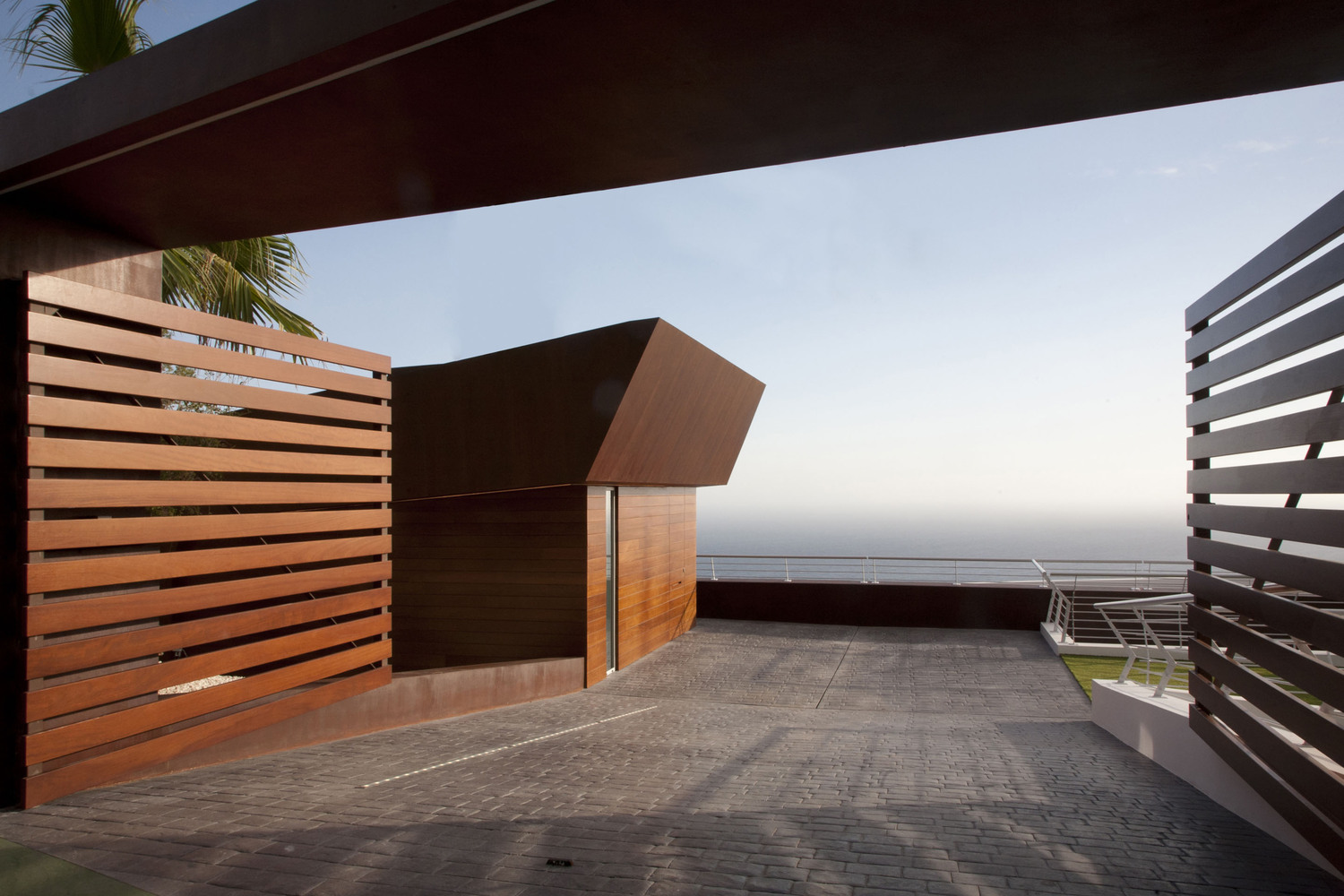 悬浮山间的动态居所-34