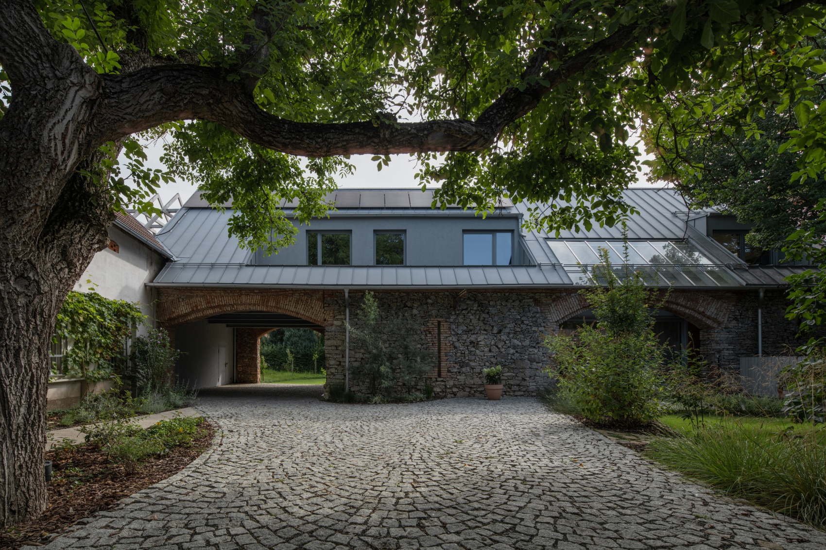 改建旧谷仓为独栋住宅丨捷克丨Karnet architekti-0