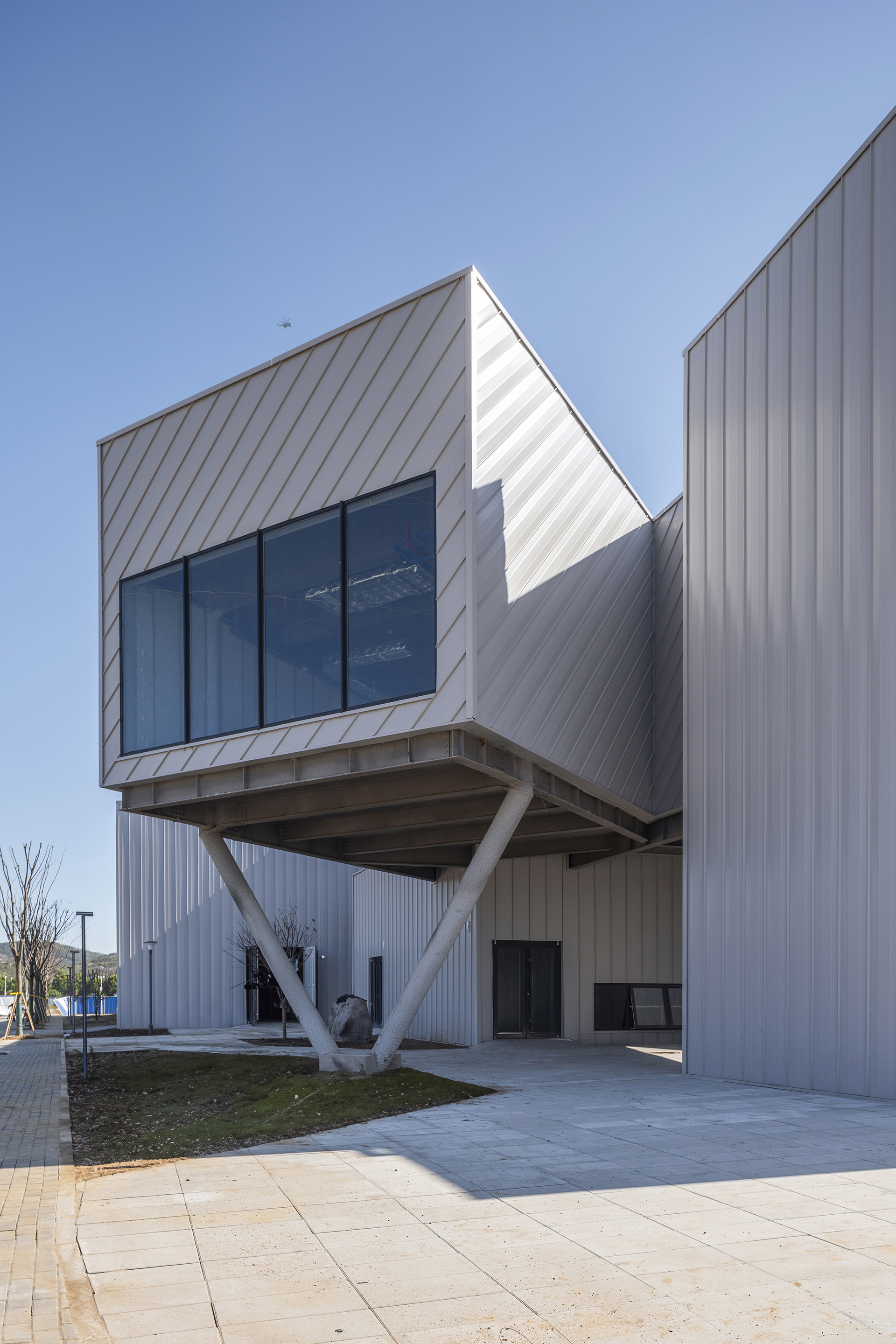 Yue & Yue: Art Museum +  Equestrian Hall / CU Office-22