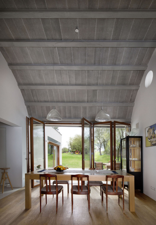 捷克 Benešov 家庭别墅，绿色环绕中的生活空间-12