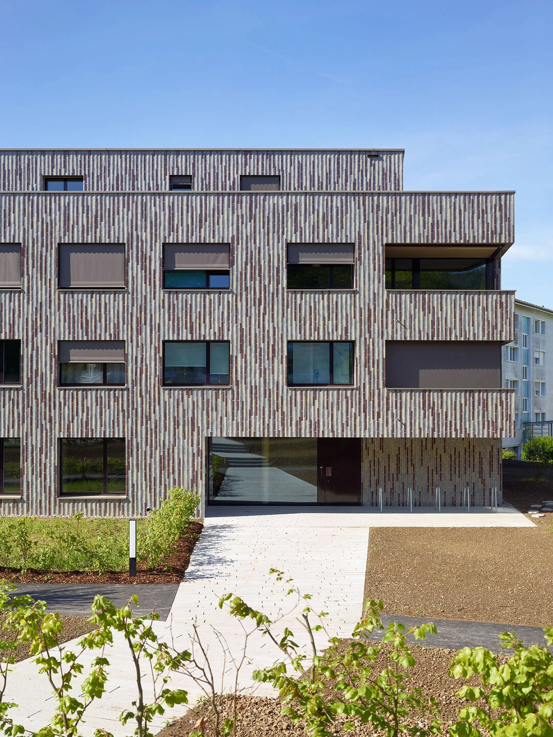 瑞士 Fahrweid 区弧形公寓建筑-12