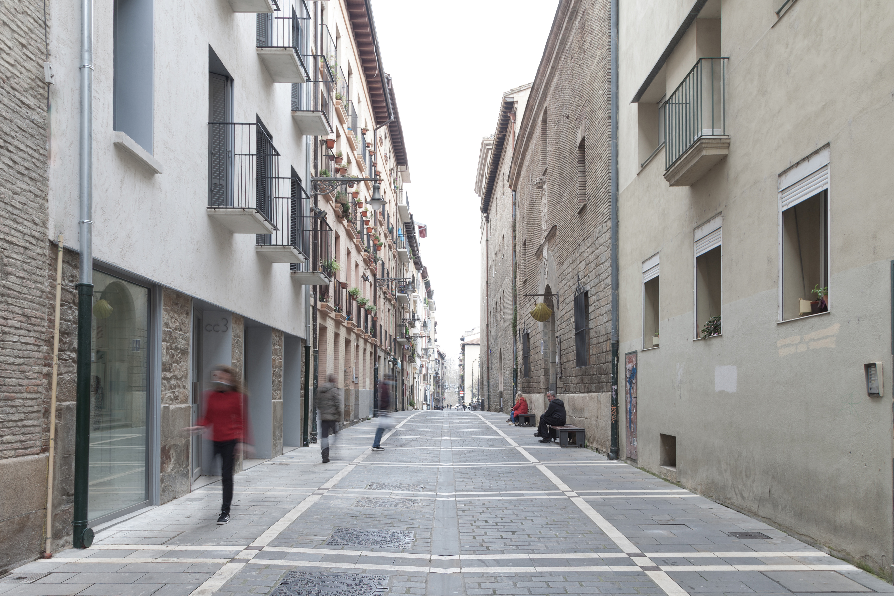 Pamplona 老城区废旧住宅翻新-11