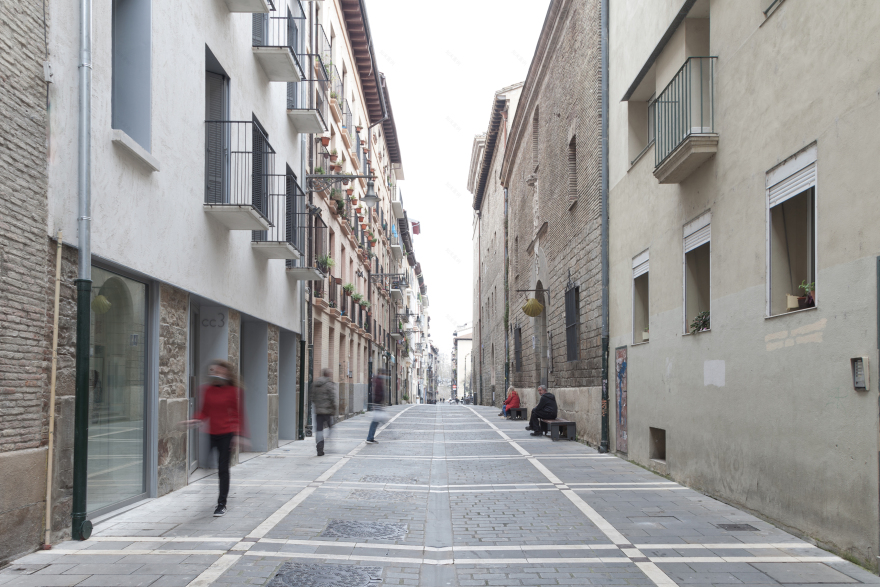 Pamplona 老城区废旧住宅翻新-11
