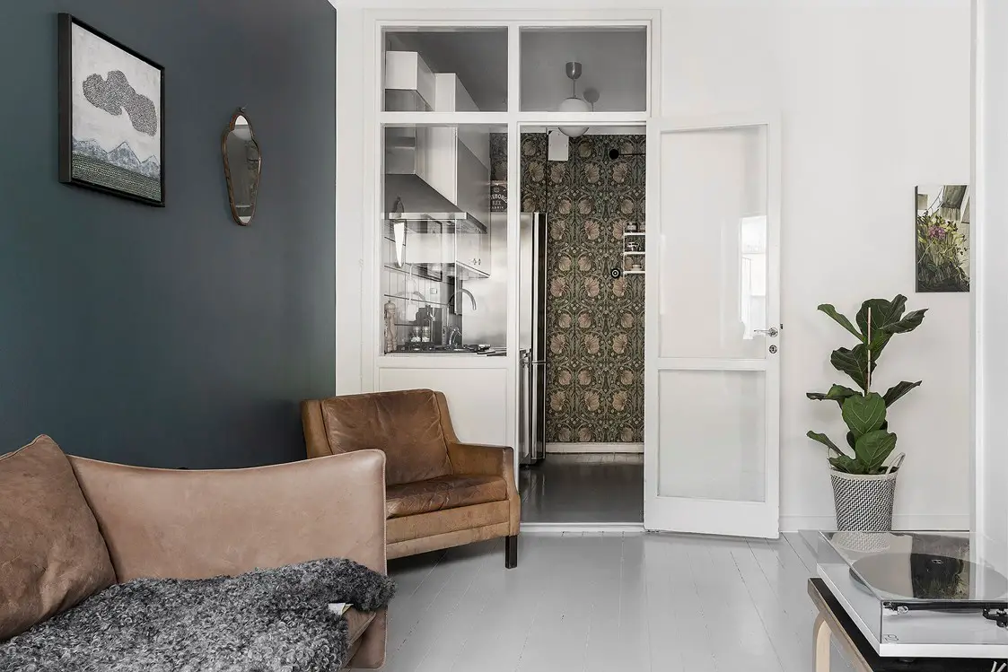 41 平米瑞典个性设计公寓 | 色彩与古董壁纸的完美融合-6