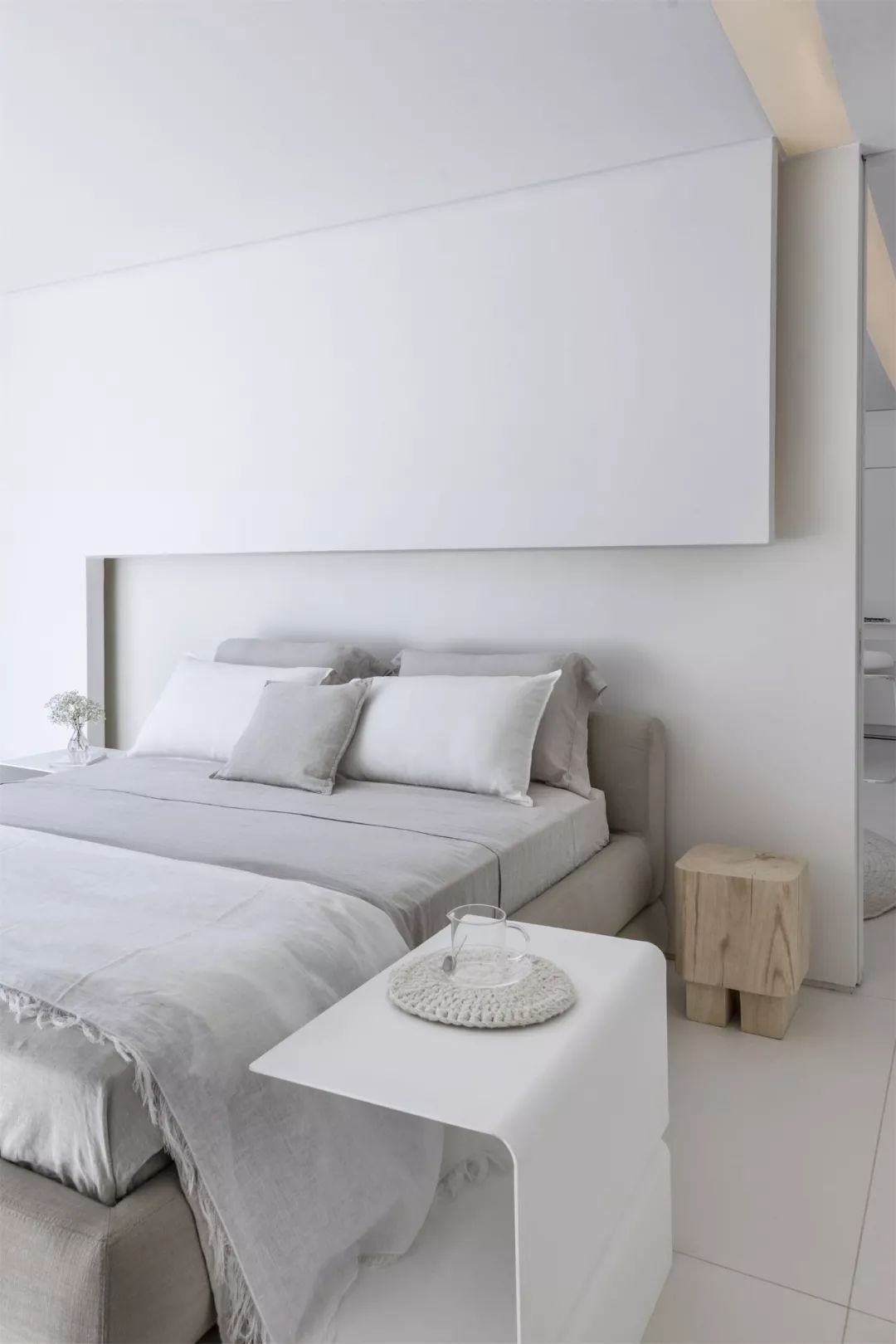 两个集装箱改造的极简主义微型住宅  Marilia Pellegrin-31