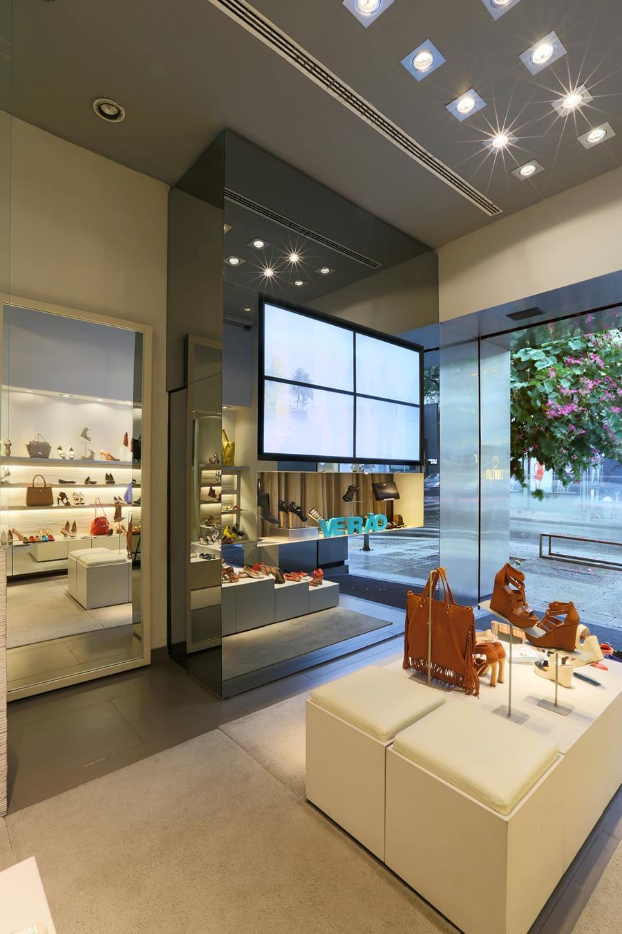 巴西圣保罗 My Shoes 商店,垂直花园与经济可持续设计-3