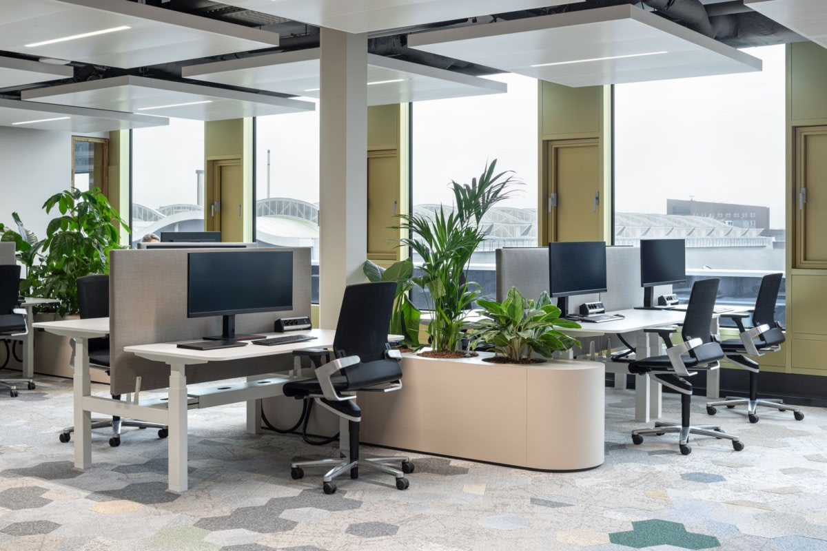 世邦魏理仕办公室

注：CBRE 是全球知名的房地产服务和投资管理公司世邦魏理仕（CBRE Group, Inc.）的英文缩写 丨荷兰兹沃勒丨CBRE Design Collective-18