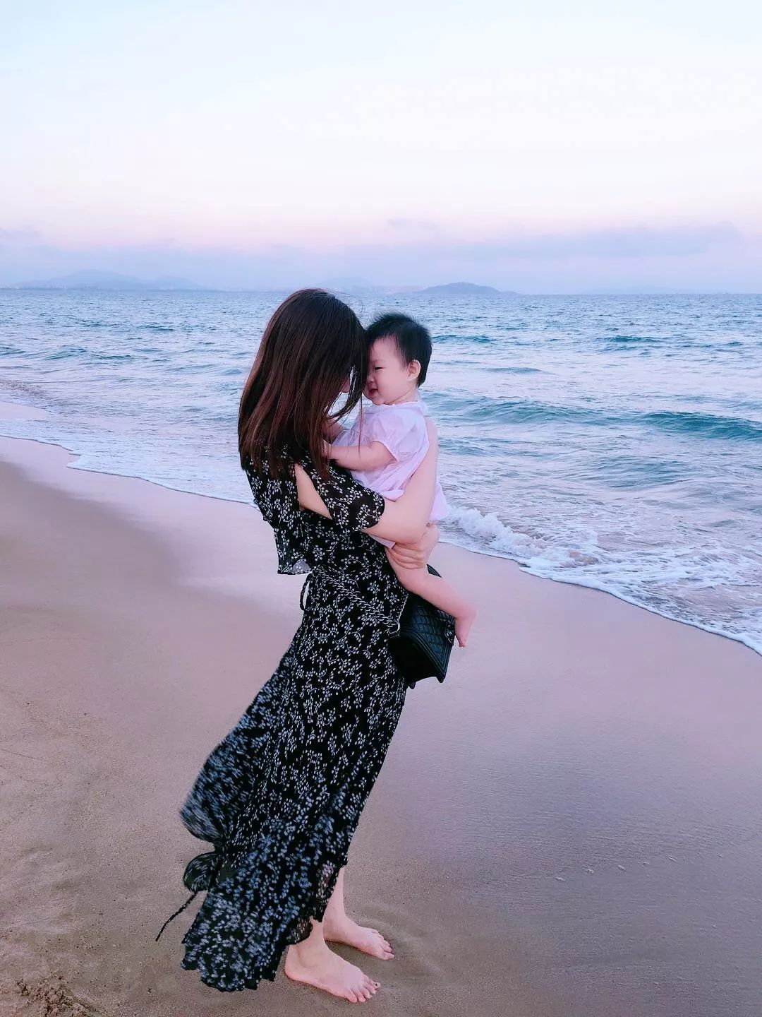 浪漫轻奢,曲线之美——141㎡华润翡翠城现代家居设计-2