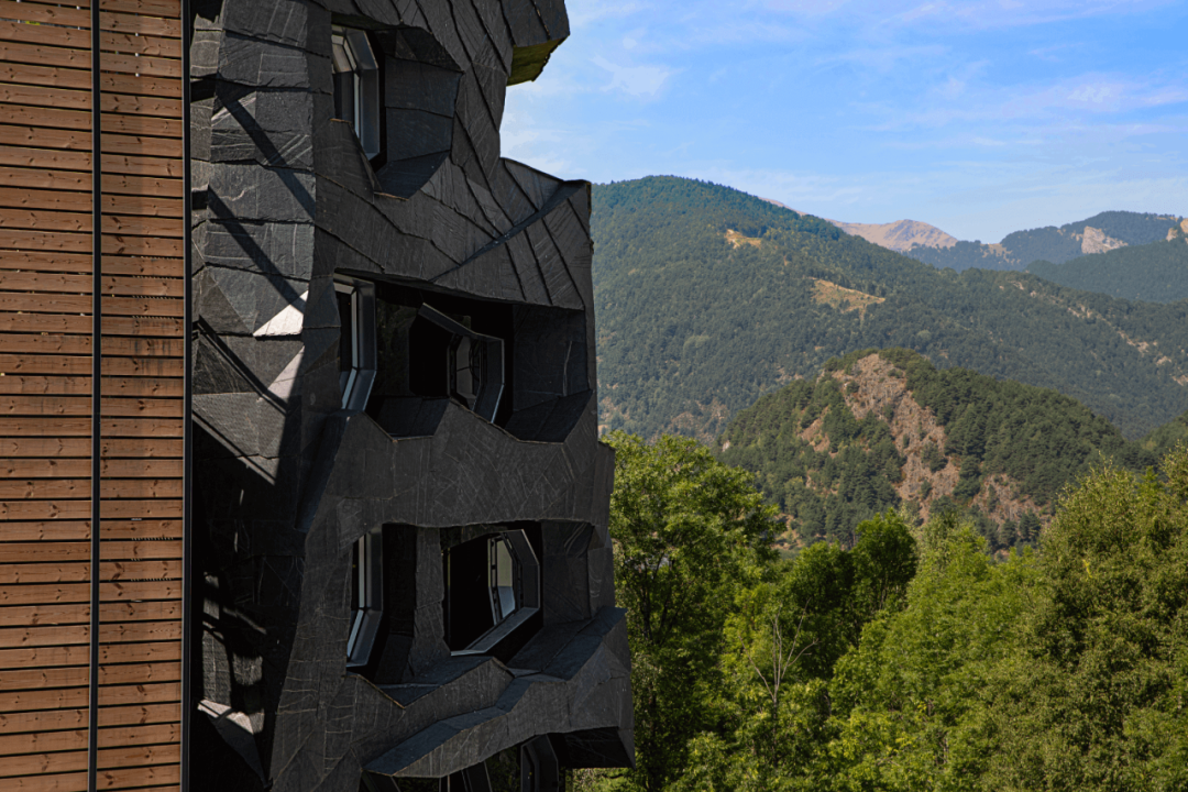 让·努维尔新作|岩石与森林之诗，22000块石材拼贴的豪宅-4