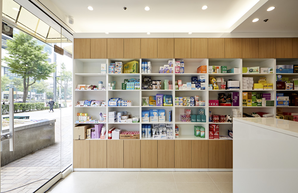 简约风格七坪药店设计，展现医学美学的魅力-6