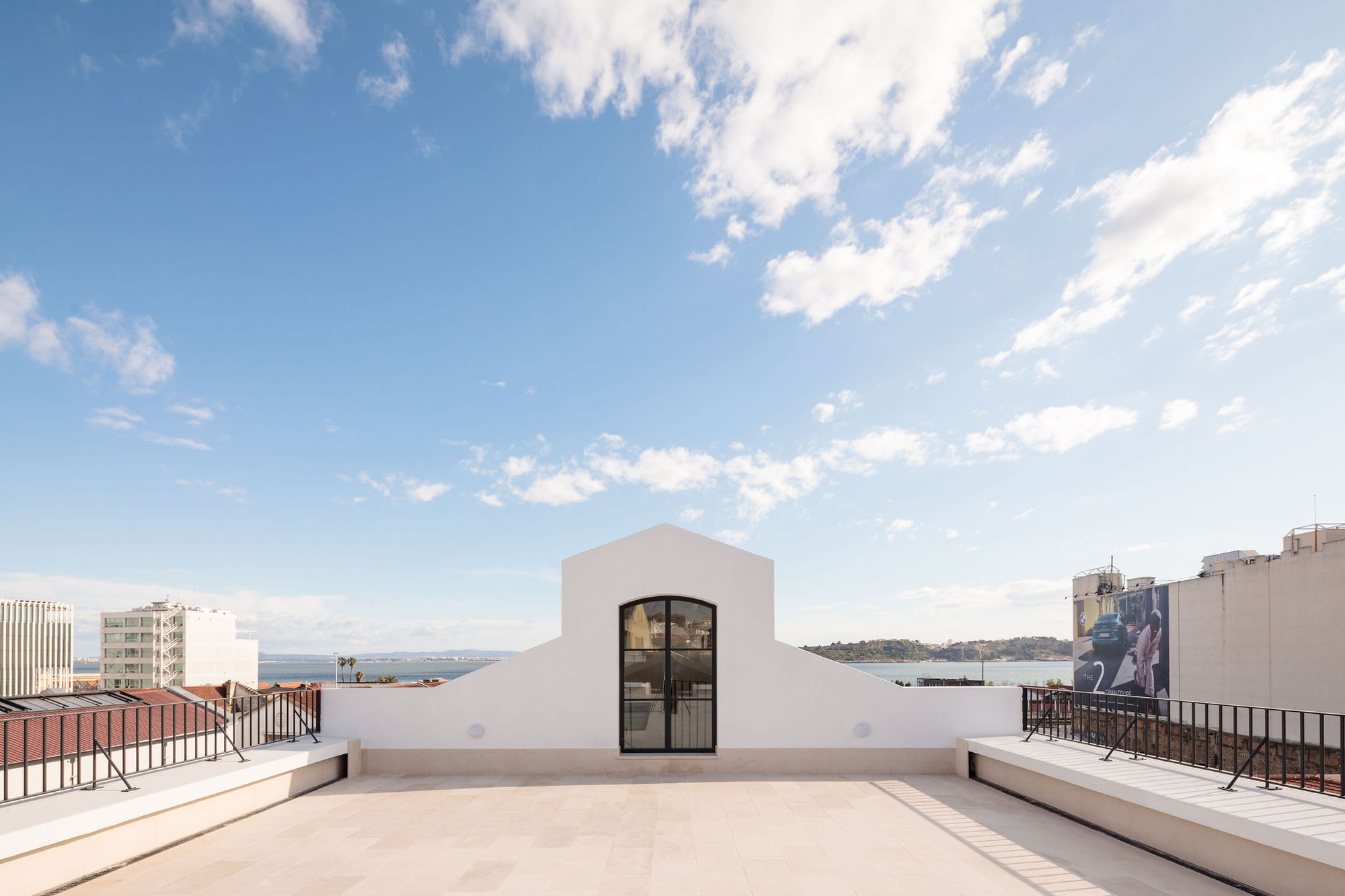 Cais do Tojo Building / LADO Arquitectura e Design-36