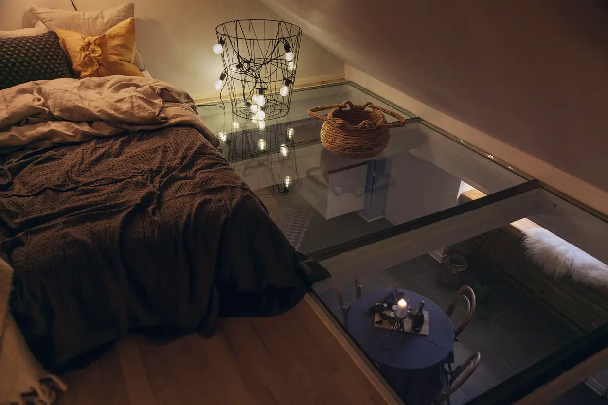 49 平米公寓打造高挑卧室，玻璃地板增添空间通透感-16