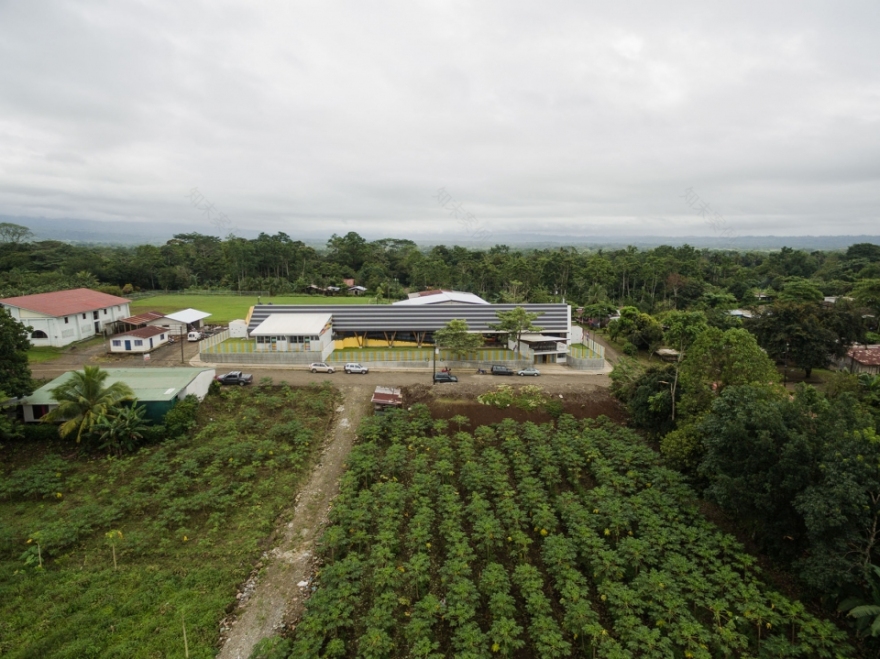 哥斯达黎加偏远公立学校 | 多彩环保的木构建筑-33