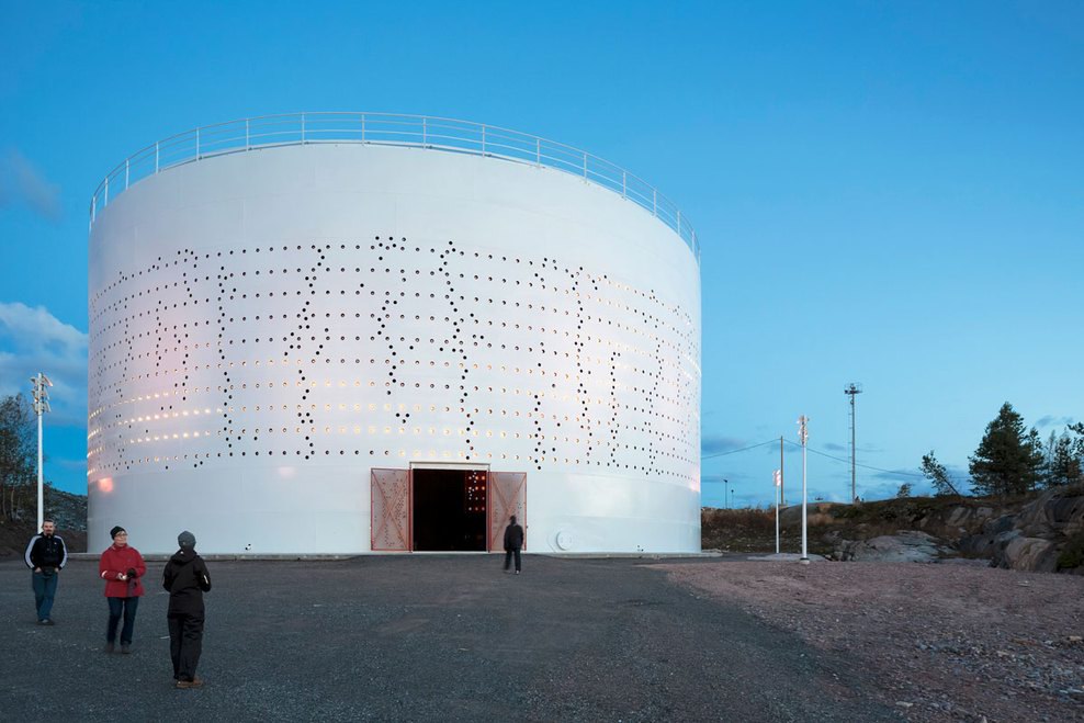 芬兰埃斯波废弃油仓变光艺术空间-14